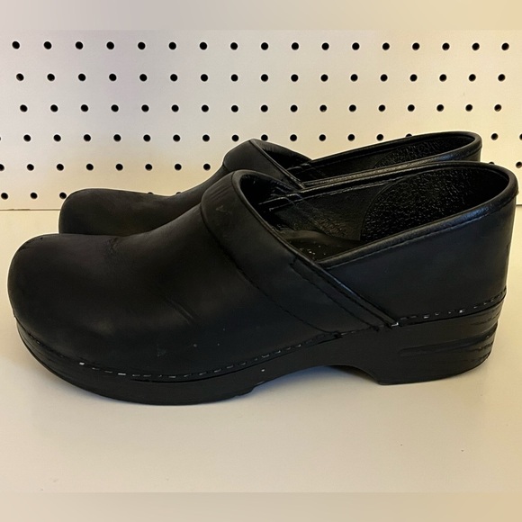 Dansko Professional in Black - Picture 5 of 16